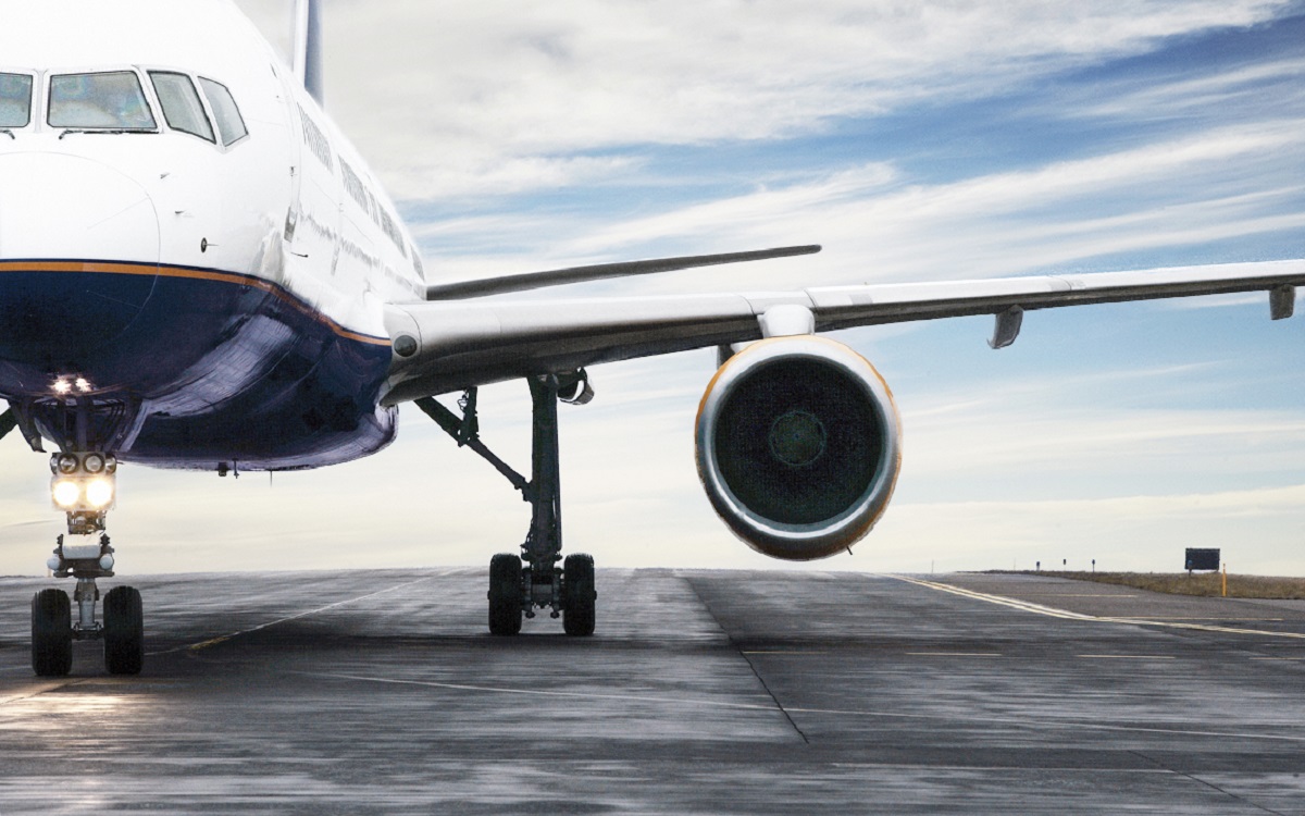 Een close up van een vliegtuig van Icelandair.