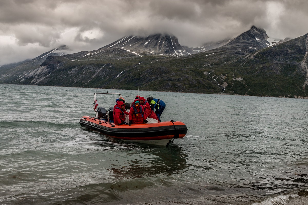 Zodiac boot als vervoersmiddel op de Tasermiut fjord in Groenland.