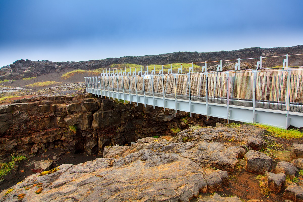 De brug tussen continenten gelegen op het Reykjanes schiereiland in Zuidwest-IJsland.