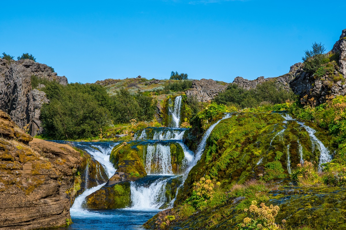 Watervallen in de Thjorsardalur vallei die uitstromen in de langste rivier van IJsland de Thjorsa.