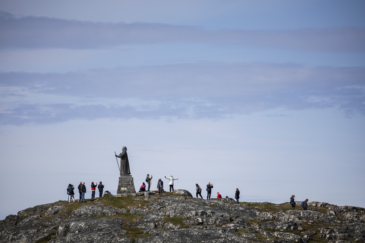 Het Hans Egede standbeeld in Nuuk.